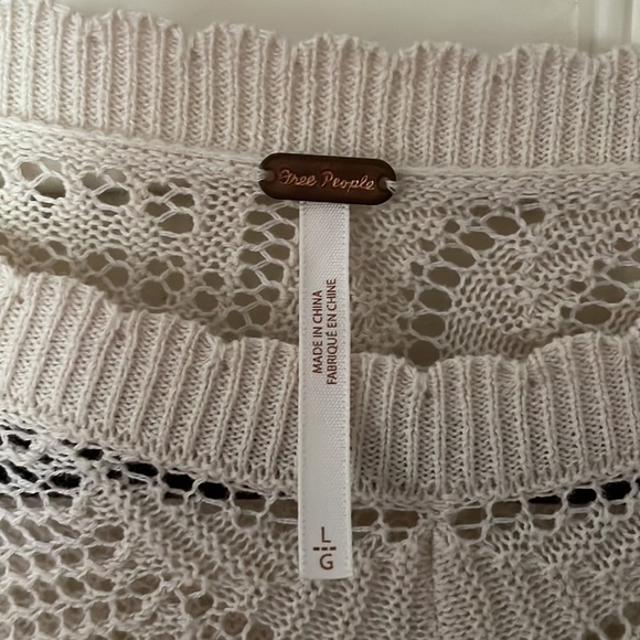 Crocheted blouse - Picture 3 of 9